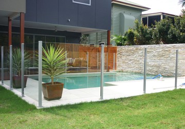 Semi-Frameless-Glass-Pool